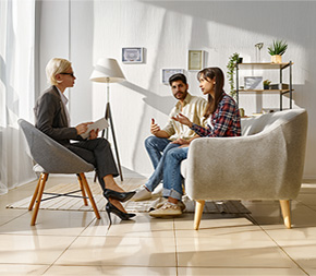 couple relay their differences of opinion to marriage and family therapist